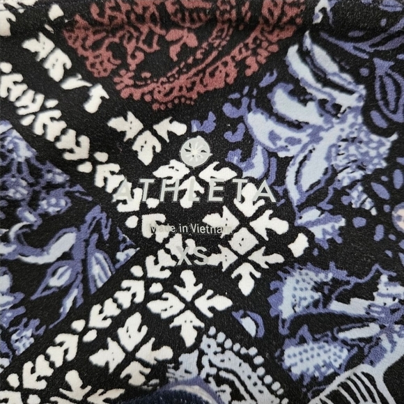 3/$15 Athleta Paisley Printed Cropped Leggings Size XS - Picture 2 of 5